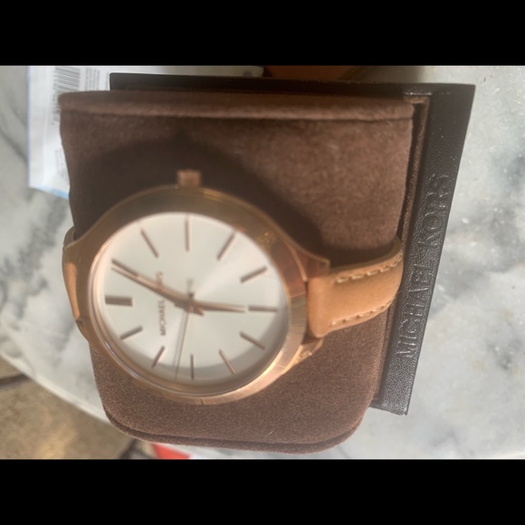 Michael Kors gift box Watch - Picture 7 of 9